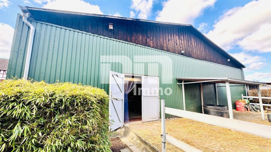 Wohnensemble mit Platz für Visionen: Saniertes Fachwerkhaus / Scheune + Halle mit Paddock - Gebäude 2 Rückansicht